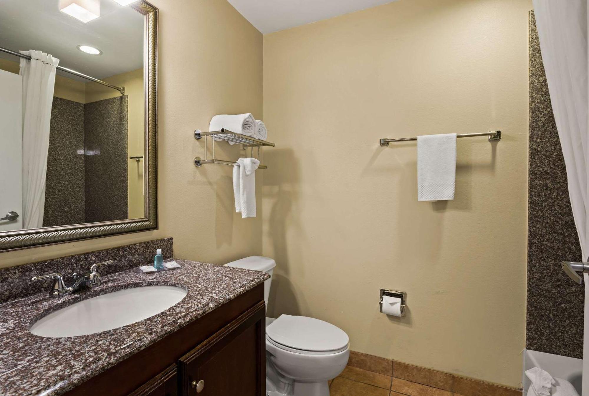Mainstay Suites Houma Bagian luar foto