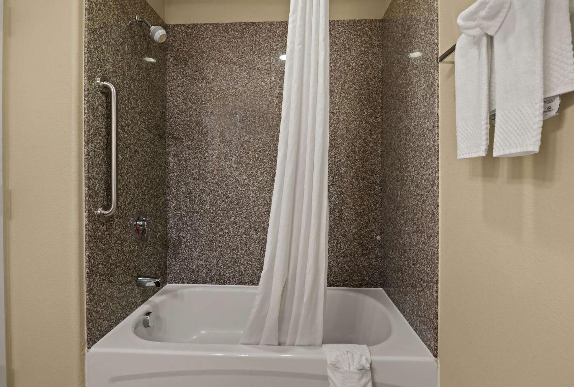Mainstay Suites Houma Bagian luar foto