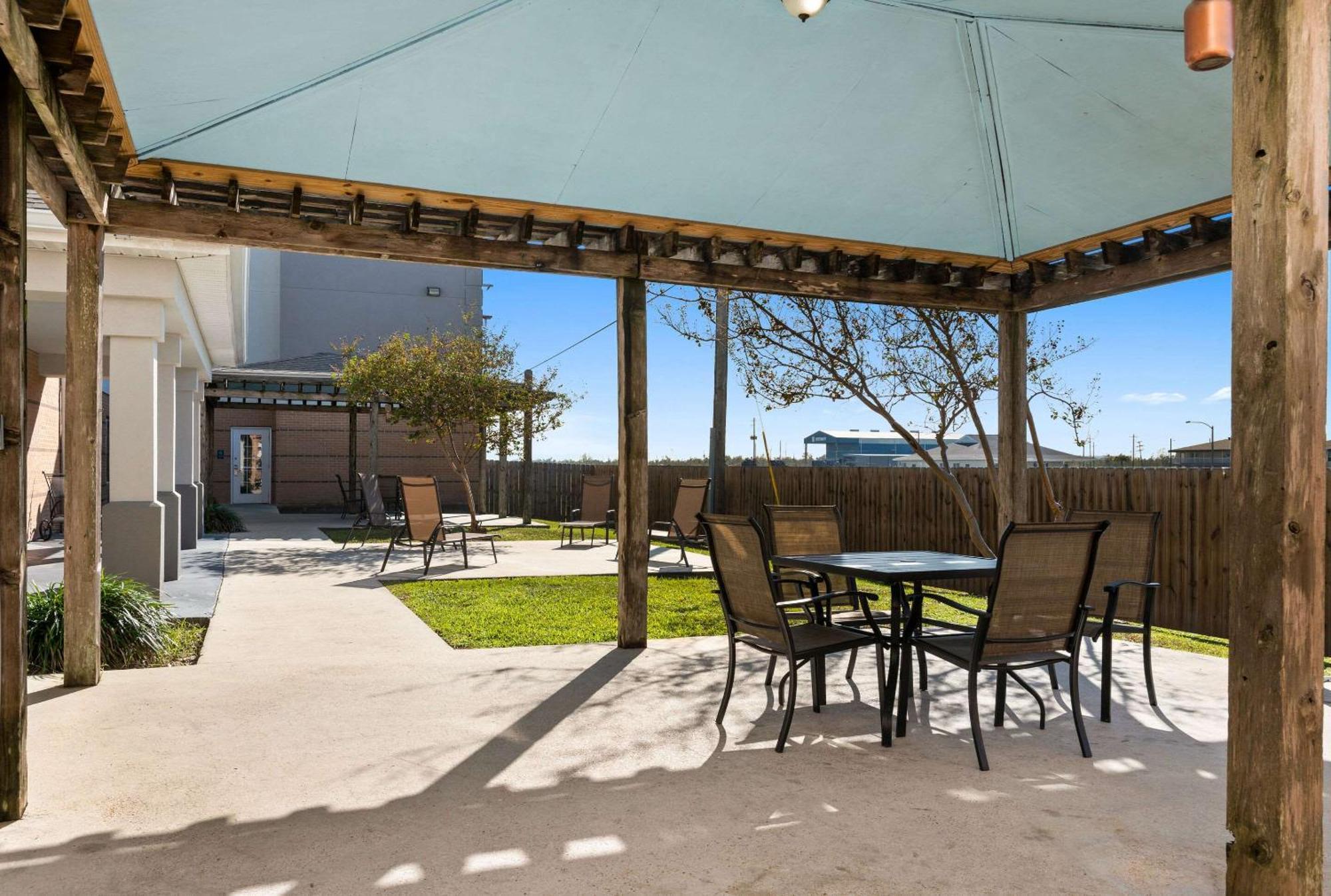 Mainstay Suites Houma Bagian luar foto