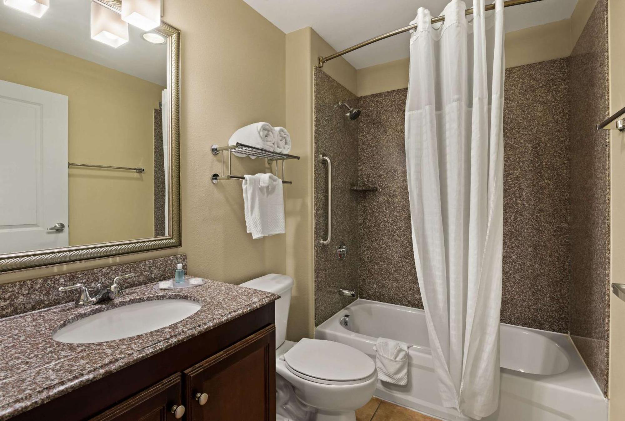 Mainstay Suites Houma Bagian luar foto
