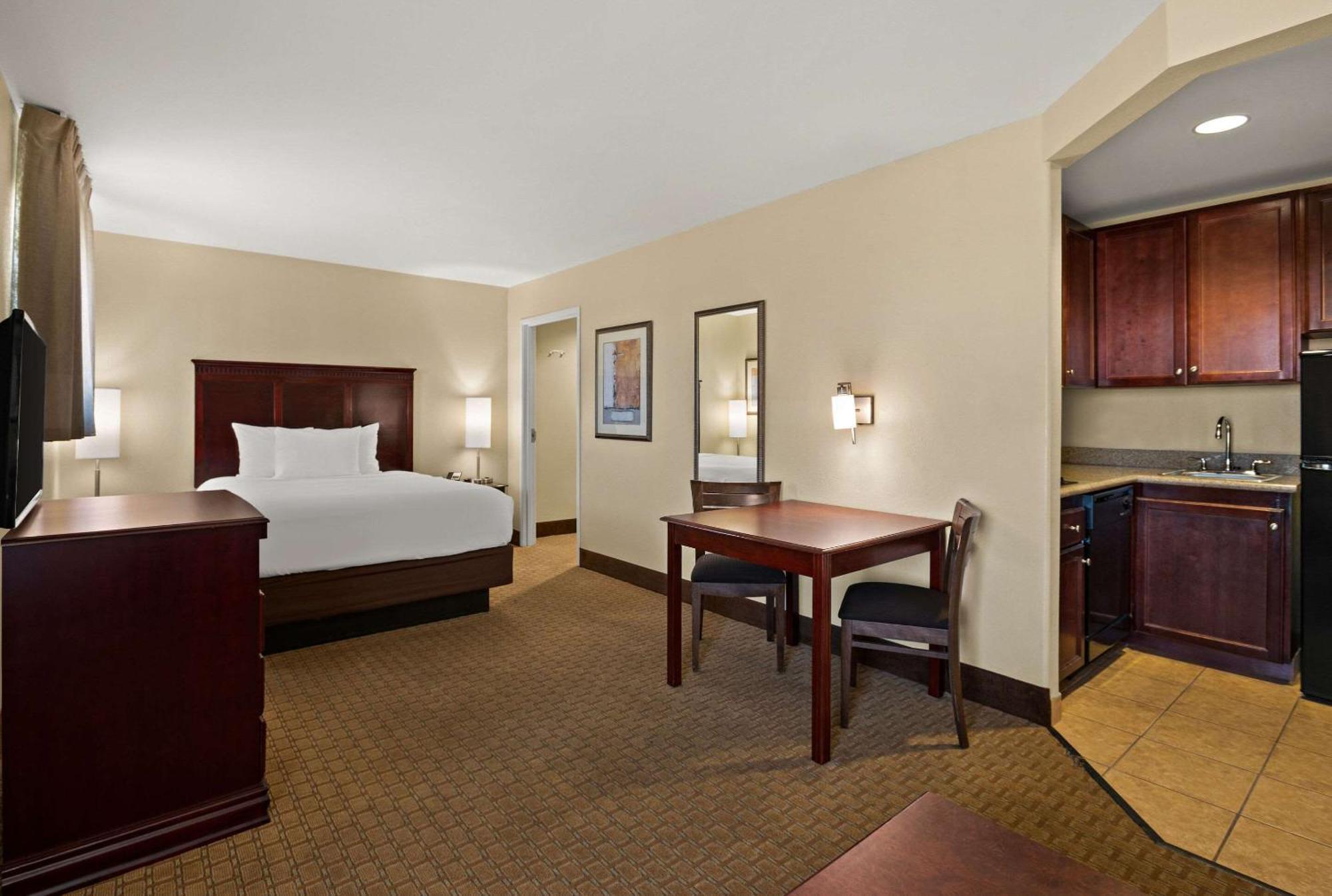 Mainstay Suites Houma Bagian luar foto